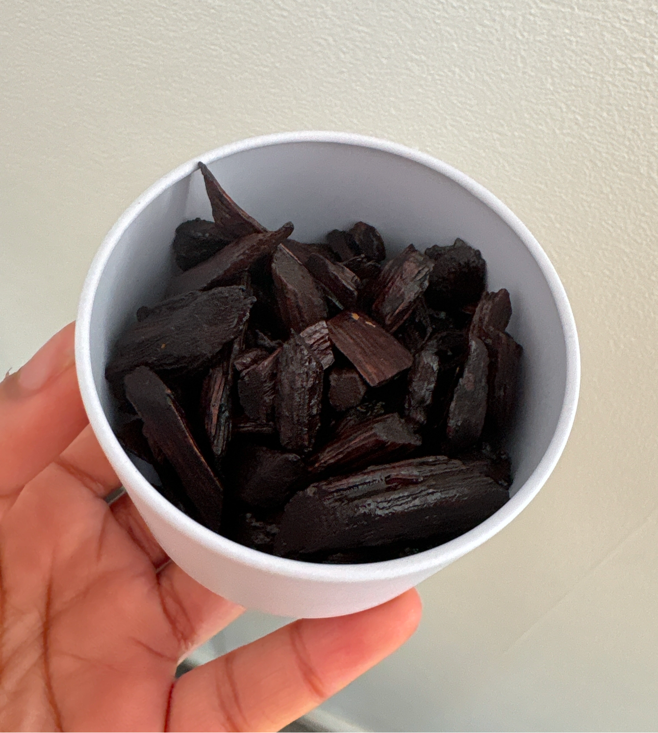 Fresh Arabian bakhoor chips (Aroma, Woody, Scented, fresh) Soaked in Oud. From the UAE. Authentic (30g)