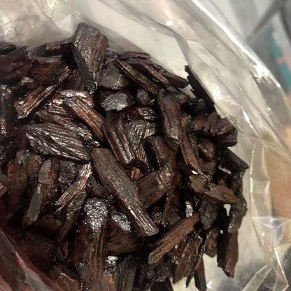 Fresh Arabian bakhoor chips (Aroma, Woody, Scented, fresh) Soaked in Oud. From the UAE. Authentic (10g)