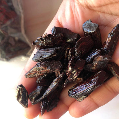 Fresh Arabian bakhoor chips (Aroma, Woody, Scented, fresh) Soaked in Oud. From the UAE. Authentic (10g)